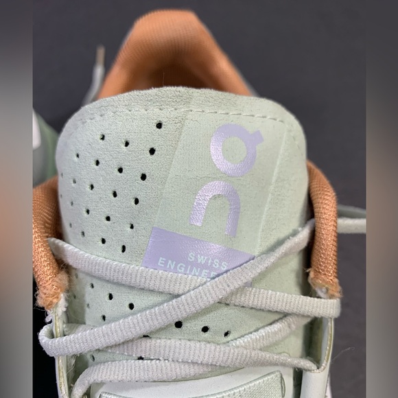 On Running CloudFlow V3 Women’s Running & Walking sneakers // Shoe Size- 6 - Picture 8 of 10